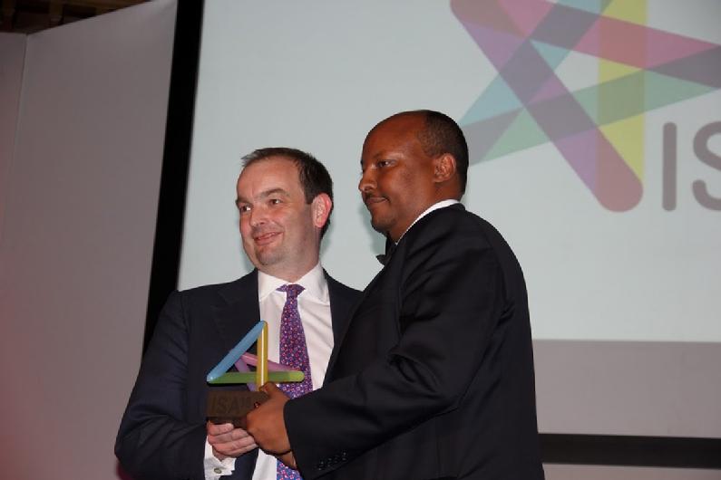 Caption:- Minister for Africa, James Duddridge (Left) Presents Dahabshiil CEO, Abdirashid Duale with the Business of the Year Award